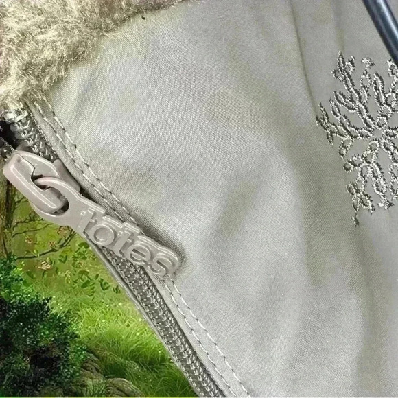 Totes Snowflake Waterproof Winter Boots - Picture 6 of 9